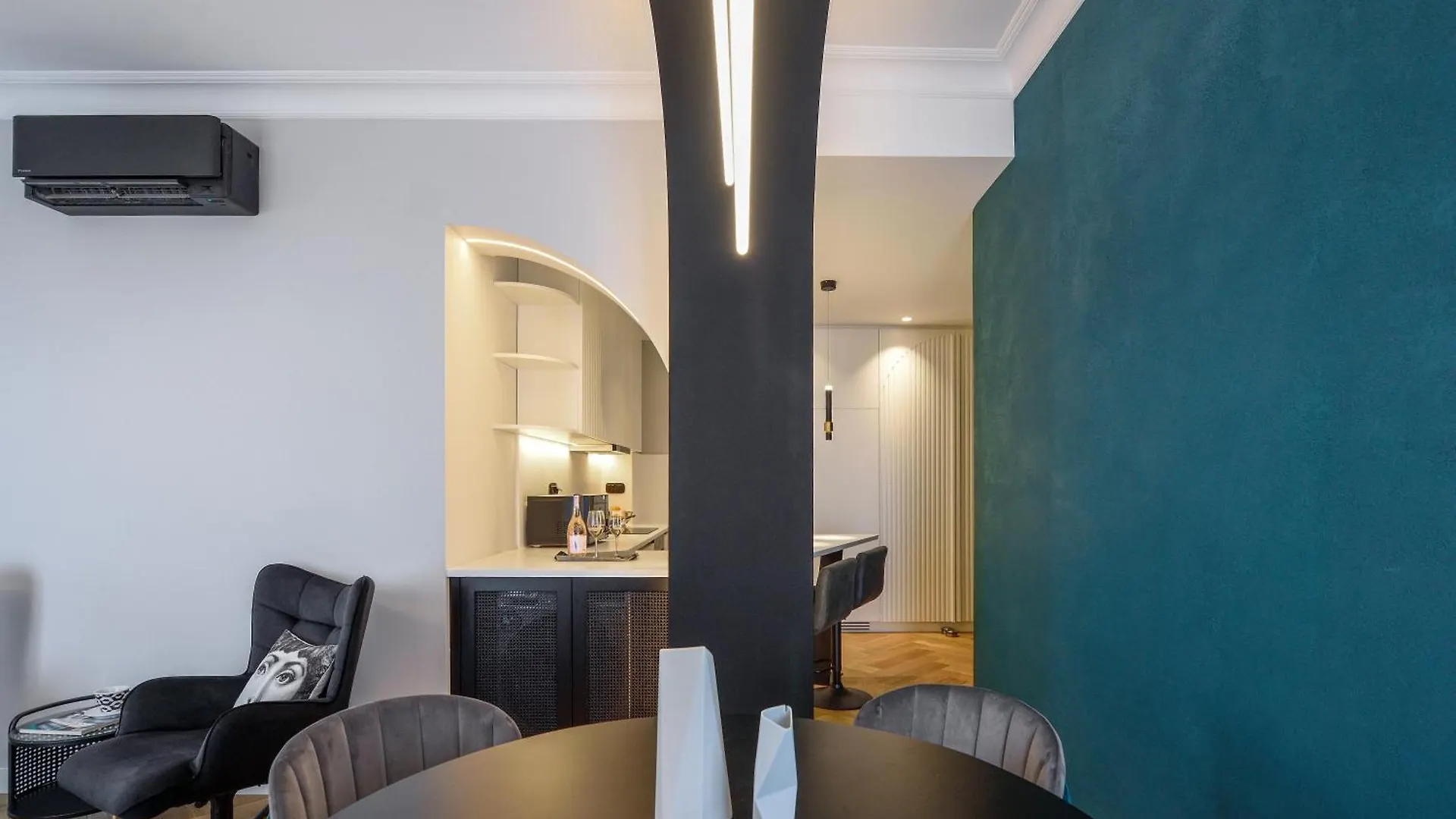 King Apartment Thessaloniki By Luxlikehome 0*,  Greece